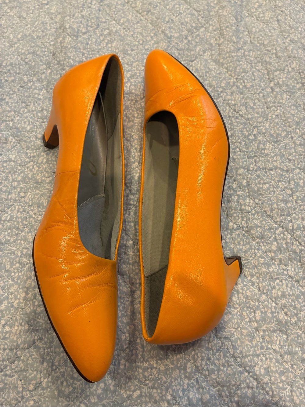 VTG Joyce Ultra Classic Women's Orange Leather Mid-Heel Pumps Size 9 N